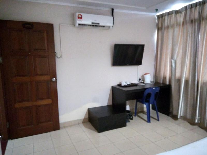 OYO 90376 Centre Point Hotel image