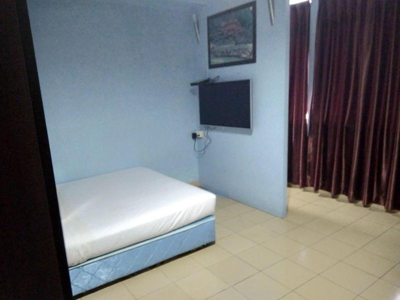 OYO 90376 Centre Point Hotel image