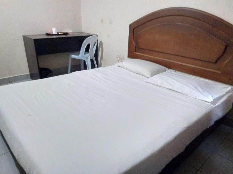 OYO 90376 Centre Point Hotel image