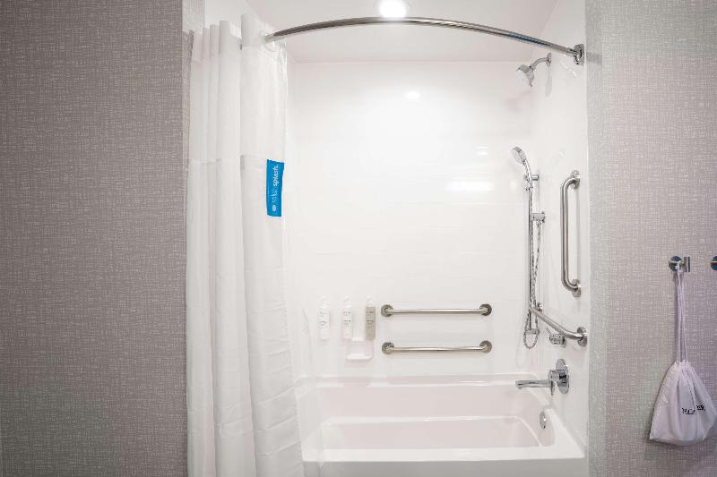 Hampton Inn Huntley Chicag image