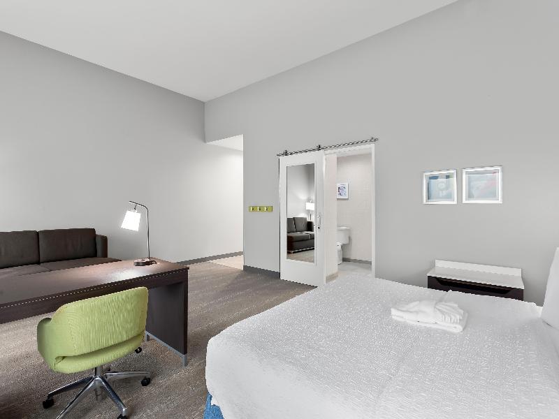 Hampton Inn Huntley Chicag image