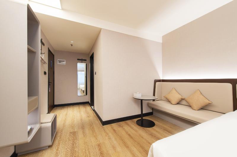Hanting Hotel (Fuxin Jiefang Square) image