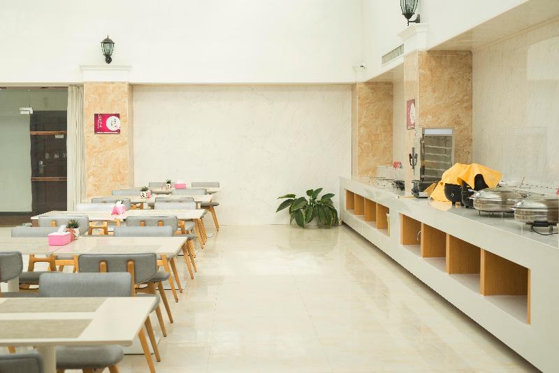 Starway Hotel (Puyang Development Zone Huanghe Roa image