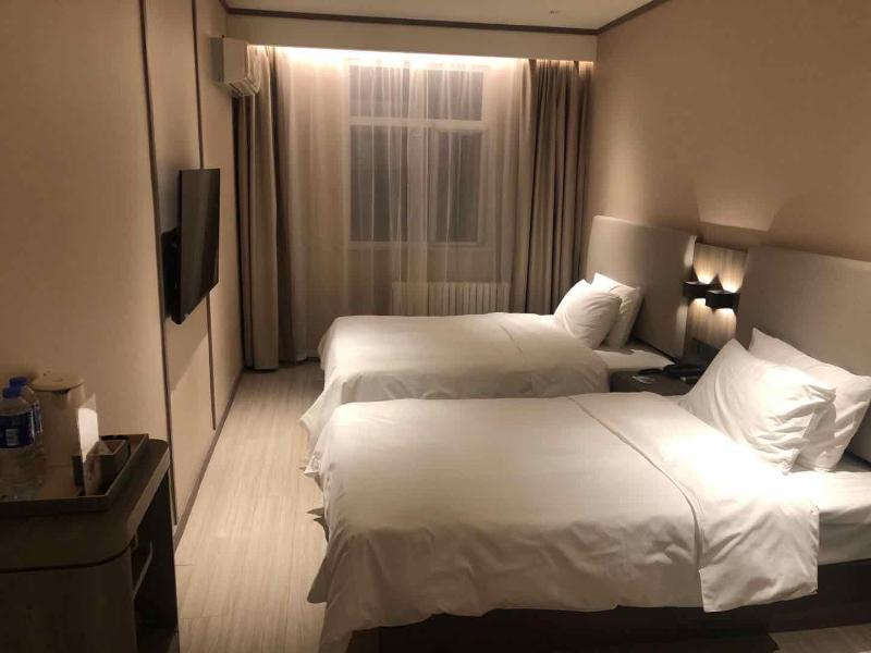 Hanting Hotel (Wanda Plaza Hotel Yulin Development image 4