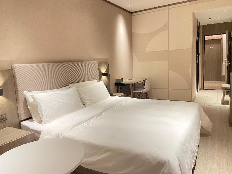 Hanting Hotel (Wanda Plaza Hotel Yulin Development image 10