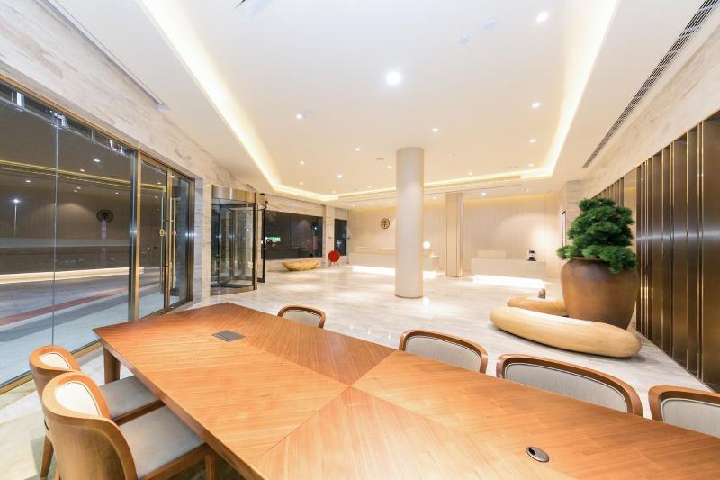 Lobby & Reception