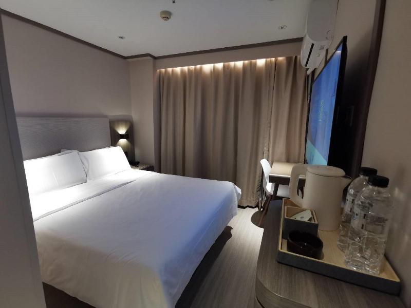 Hanting Hotel(Zibo North Railway Station Lutai Ave image
