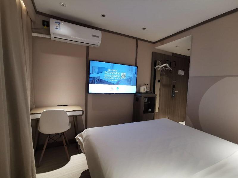 Hanting Hotel(Zibo North Railway Station Lutai Ave image