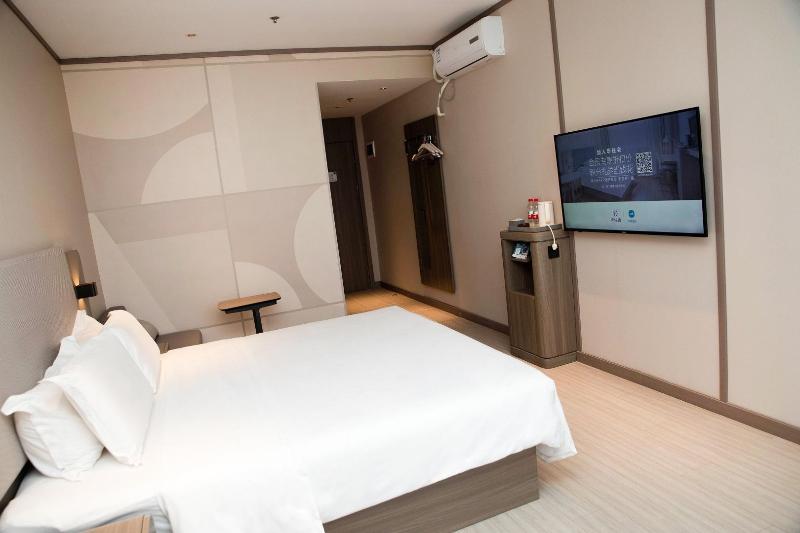 Hanting Hotel(Zibo North Railway Station Lutai Ave image