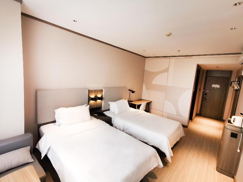 Hanting Hotel(Zibo North Railway Station Lutai Ave image