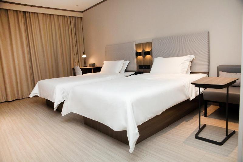 Hanting Hotel(Zibo North Railway Station Lutai Ave image