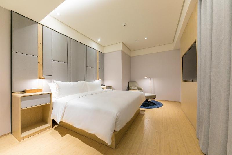 Bed room