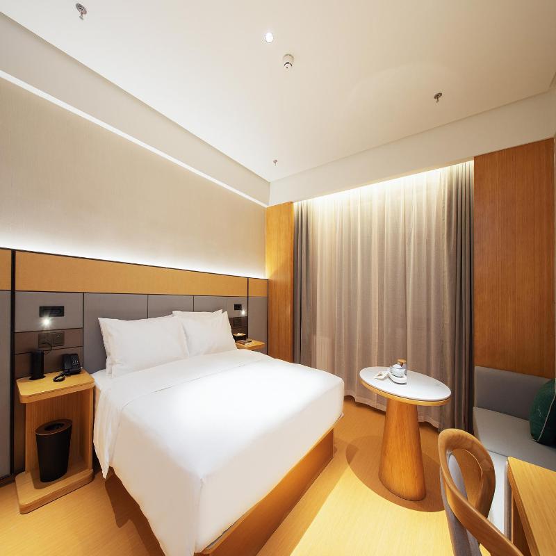Ji Hotel (Shenyang Middle Street Forbidden City) image