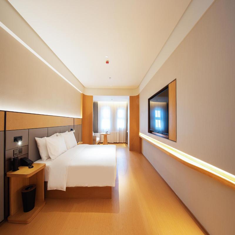 Ji Hotel (Shenyang Middle Street Forbidden City) image