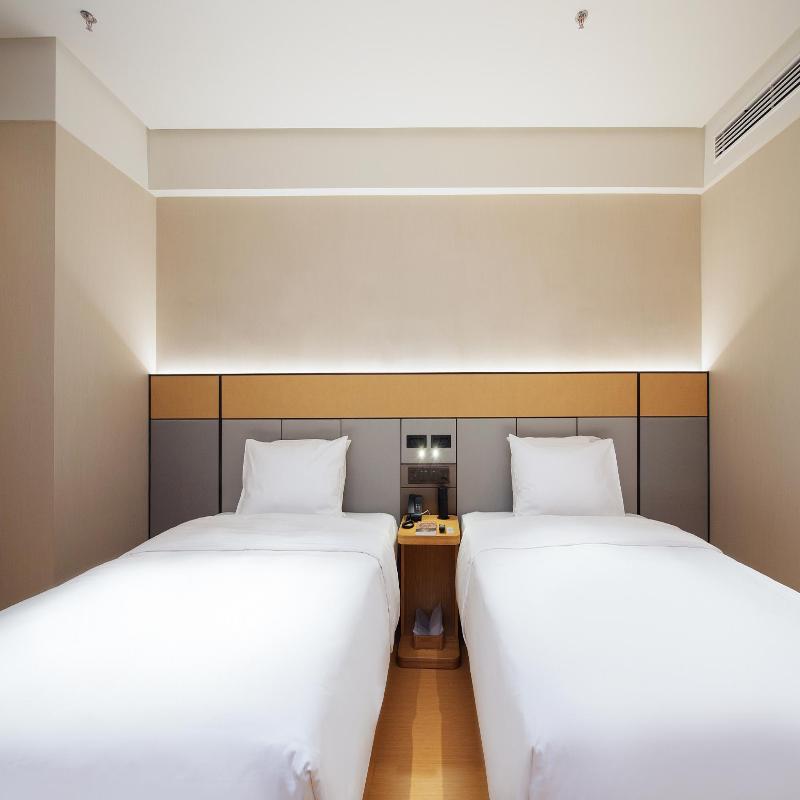 Ji Hotel (Shenyang Middle Street Forbidden City) image