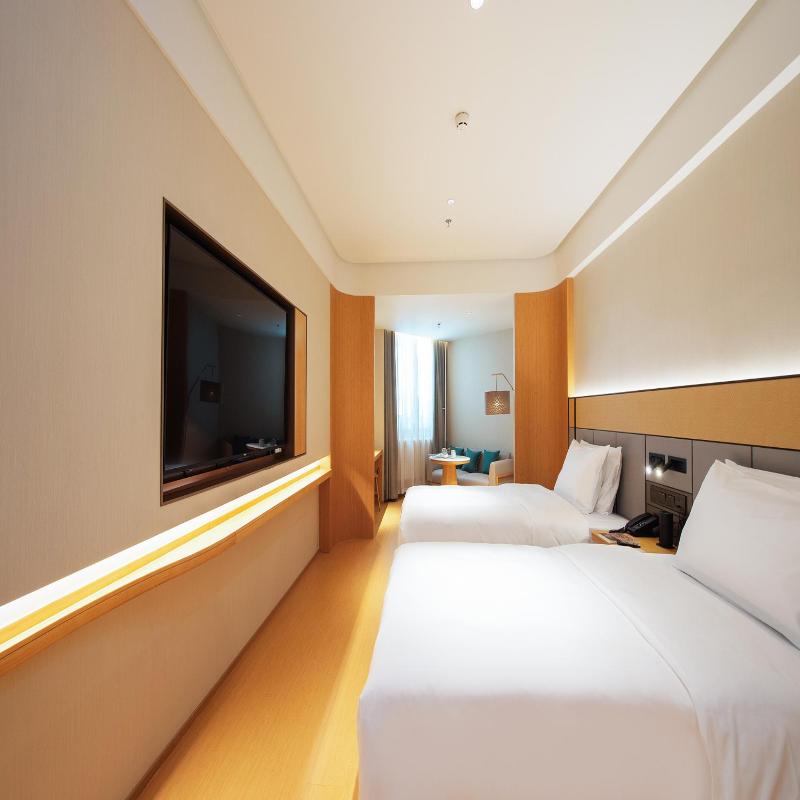Ji Hotel (Shenyang Middle Street Forbidden City) image