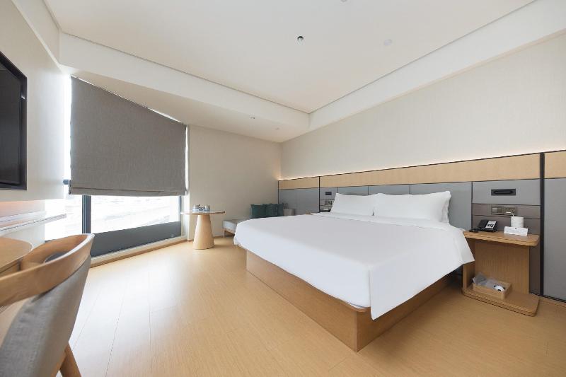 Bed room