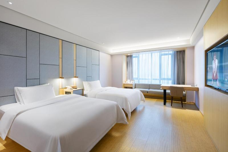 Ji Hotel (Pinghu Ruifeng Square)