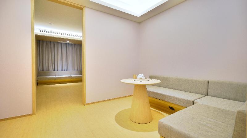 Bed room