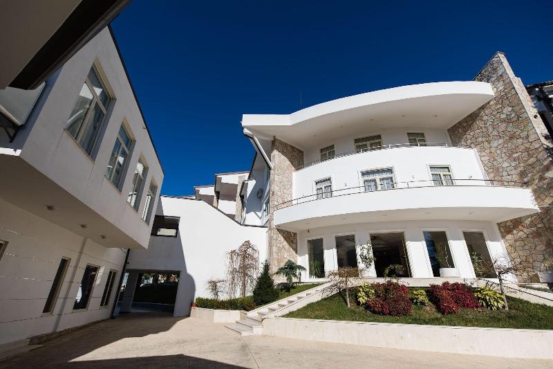 Chateau Linza Resort image