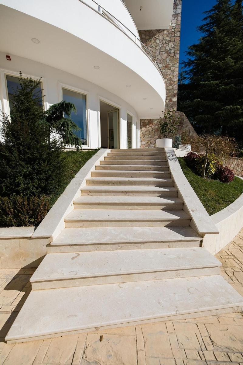 Chateau Linza Resort image