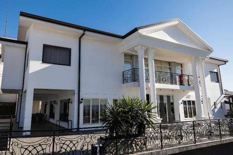 Chateau Linza Resort image