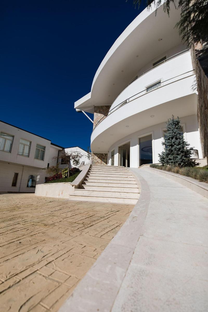 Chateau Linza Resort image