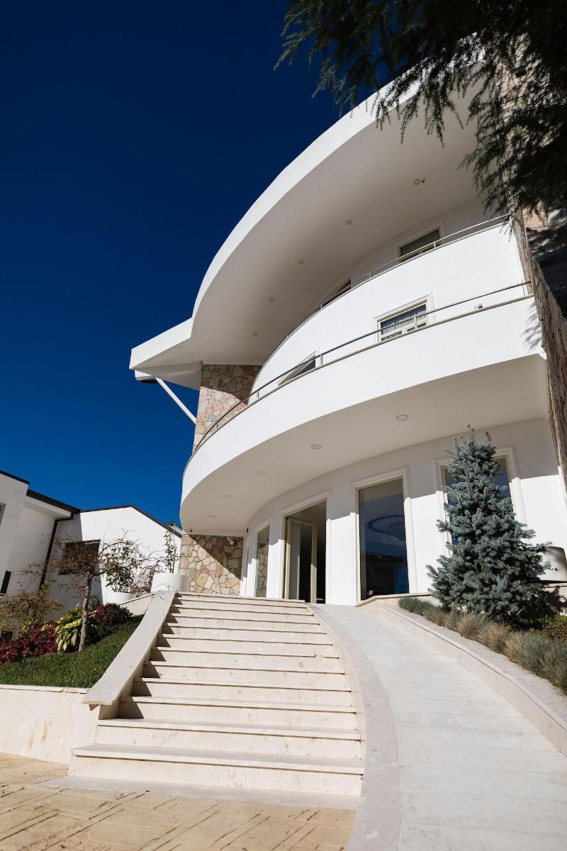Chateau Linza Resort image