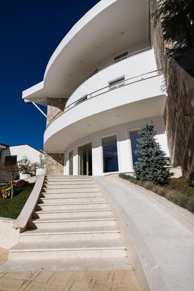 Chateau Linza Resort image
