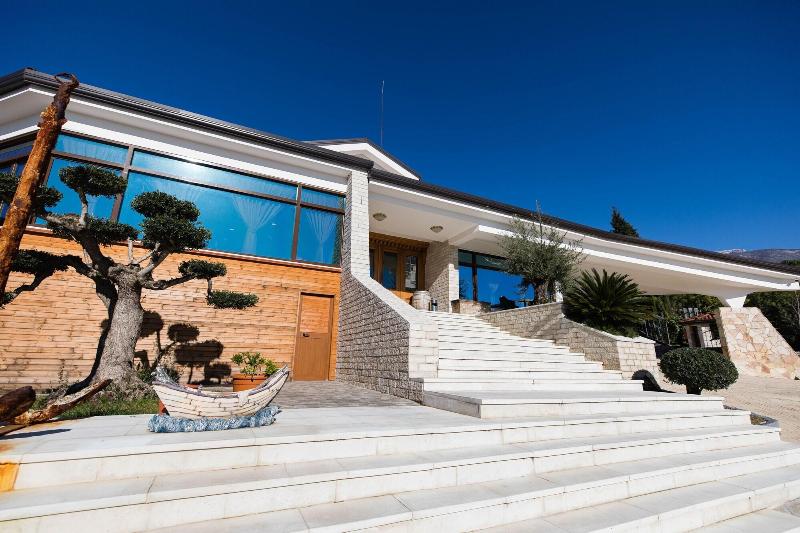 Chateau Linza Resort image