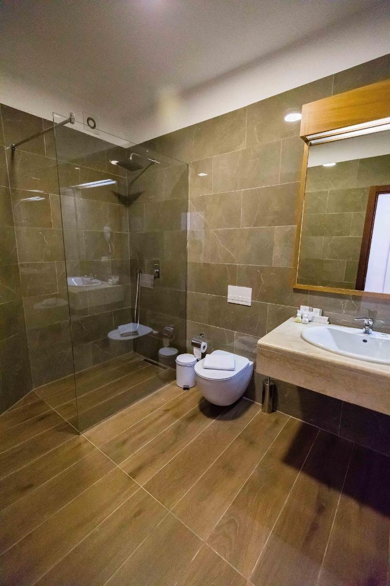 Chateau Linza Resort image