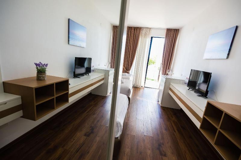 Chateau Linza Resort image