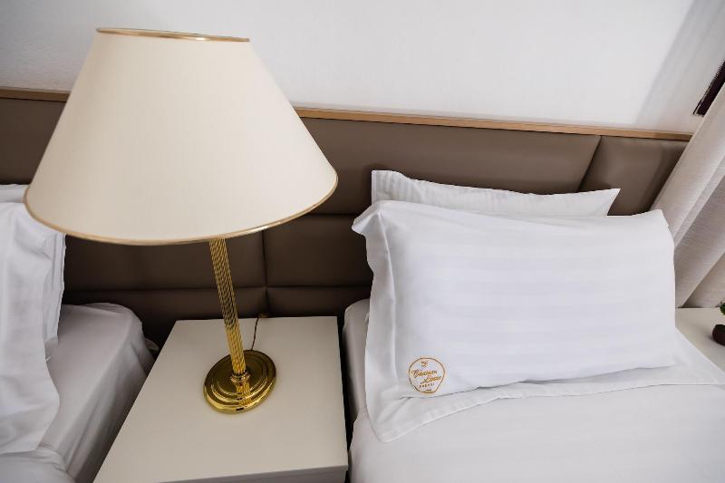 Chateau Linza Resort image