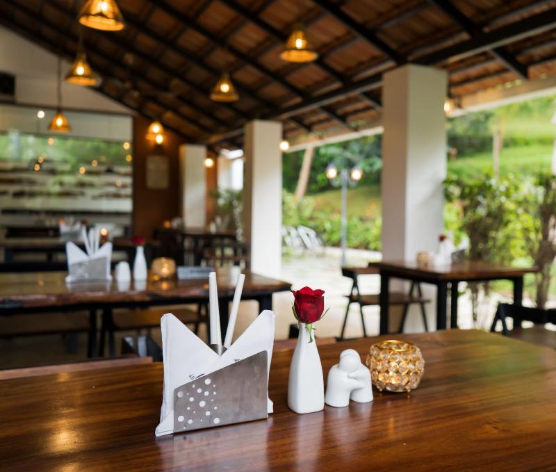 Le Candles Resort image