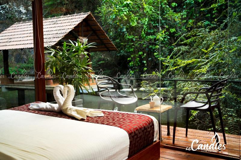 Le Candles Resort image