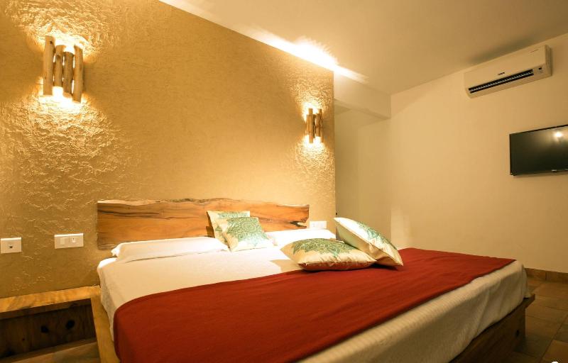 Le Candles Resort image