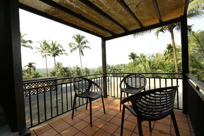 Le Candles Resort image