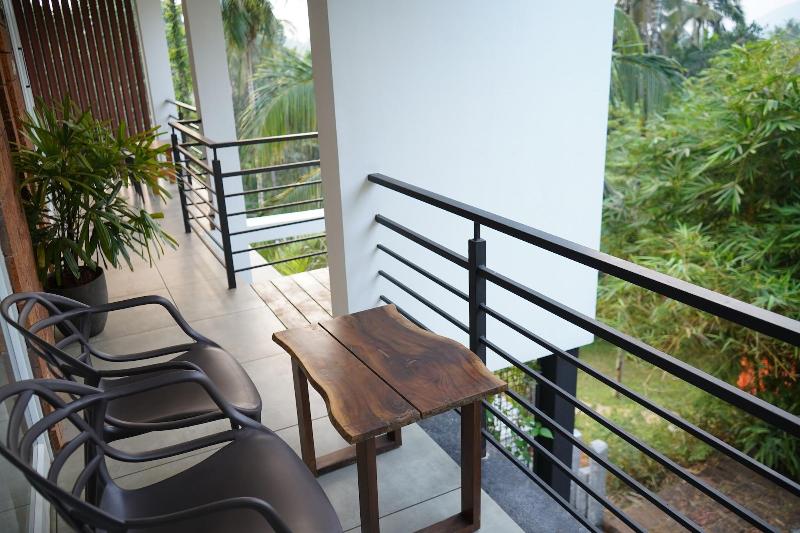 Le Candles Resort image