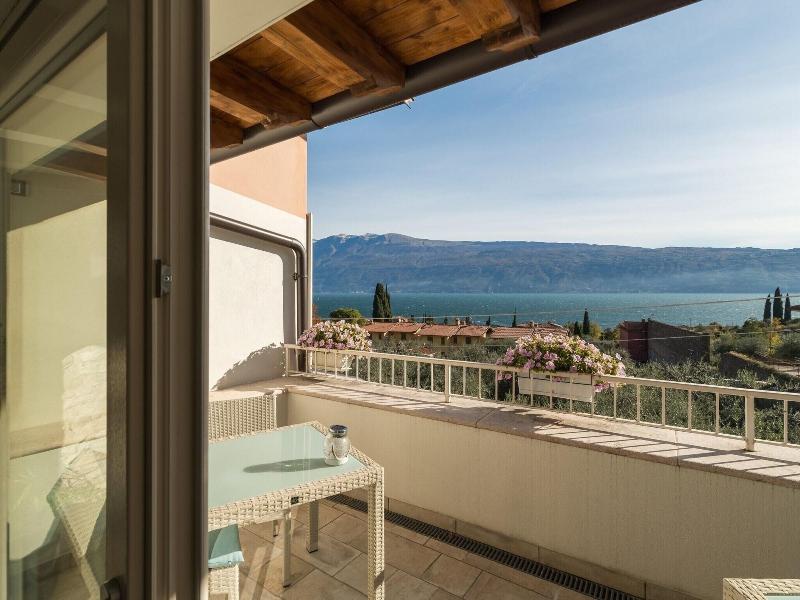 Vista Lago image