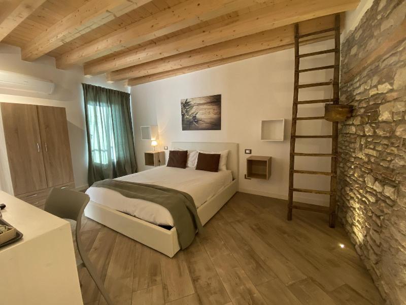 Vista Lago image