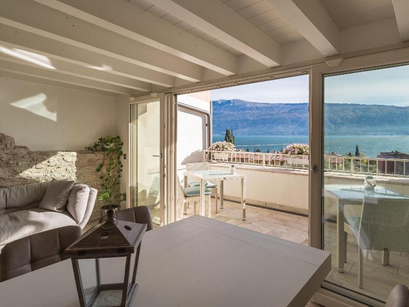 Vista Lago image