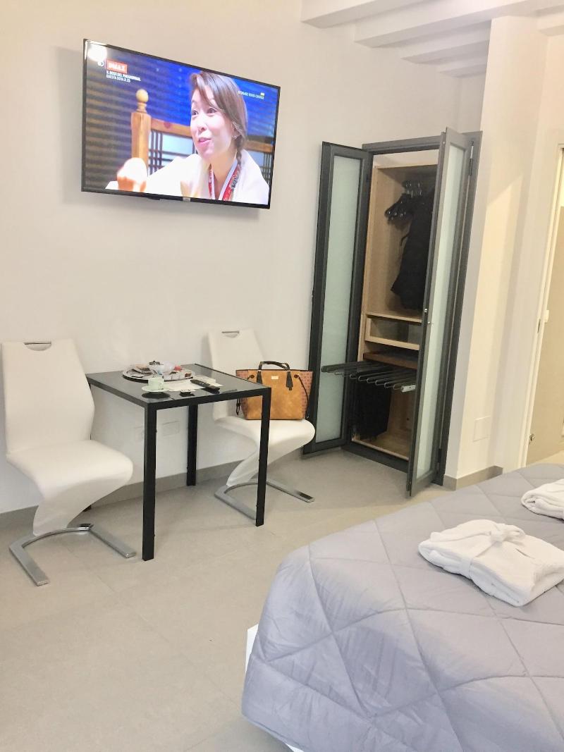 Paolino Exclusive Rooms image