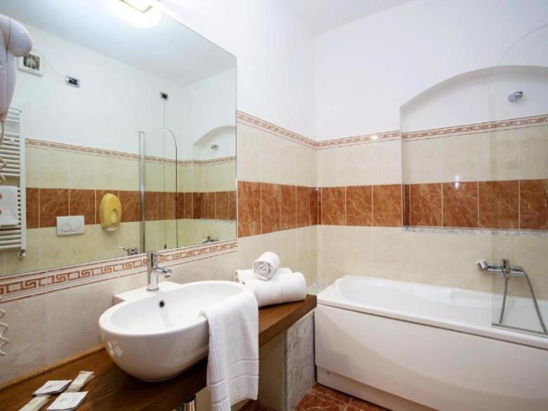 Hotel PentHouse image