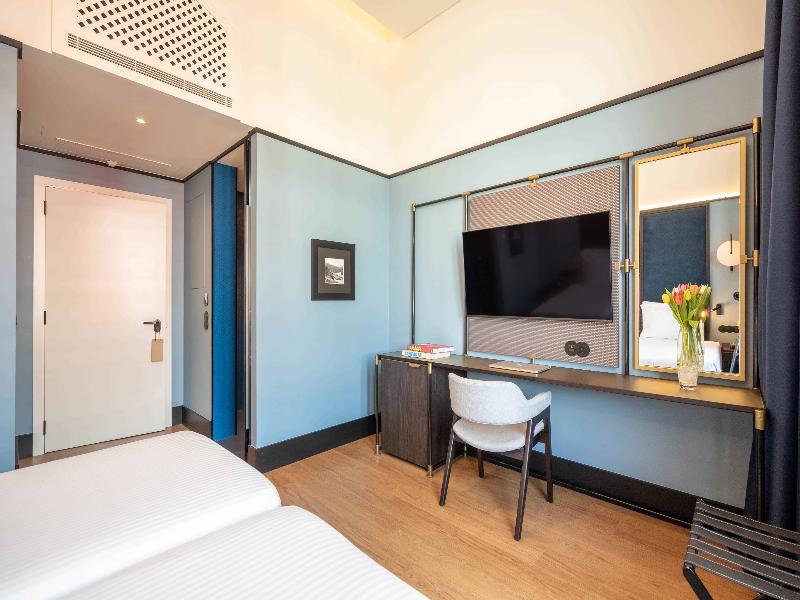 The Editory Riverside Santa Apolonia Hotel image