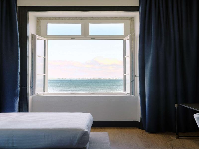 The Editory Riverside Santa Apolonia Hotel image