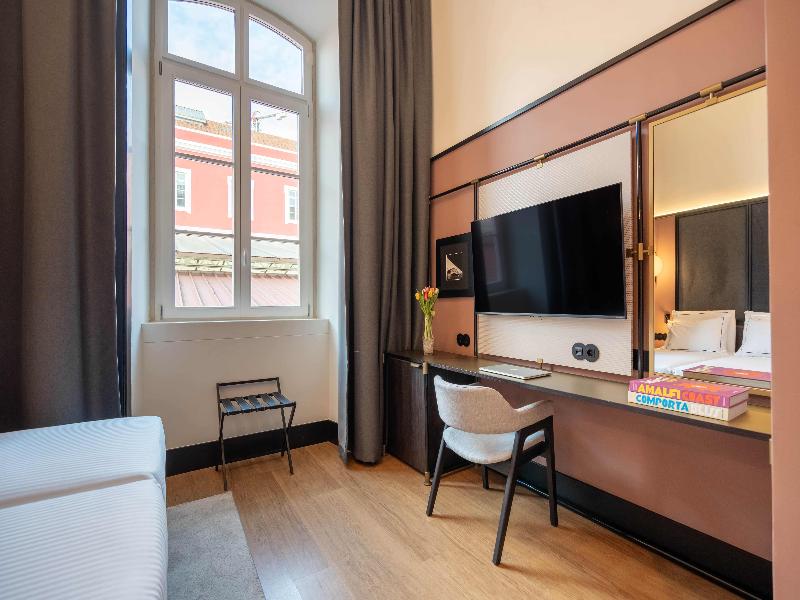 The Editory Riverside Santa Apolonia Hotel image