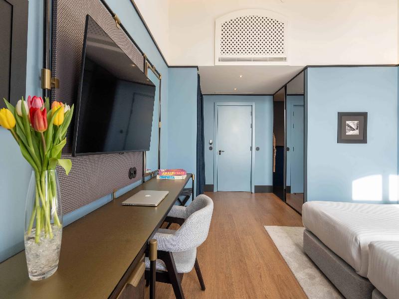 The Editory Riverside Santa Apolonia Hotel image