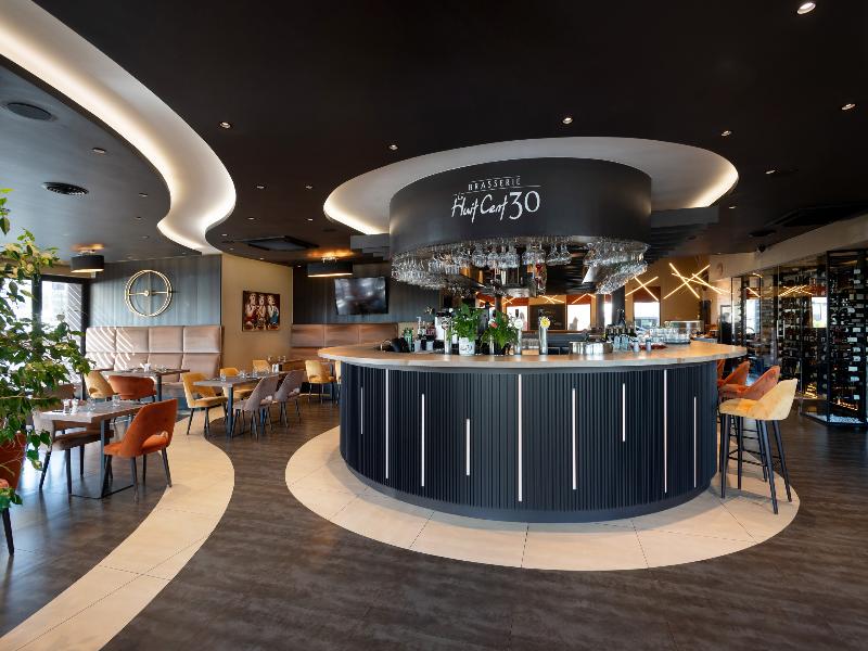 Hotel Le 830 image