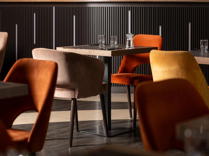 Hotel Le 830 image