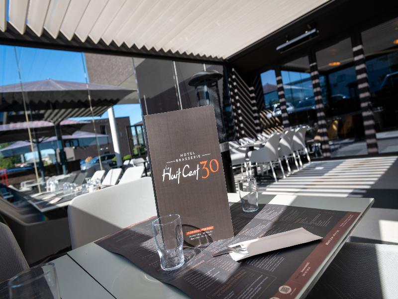 Hotel Le 830 image